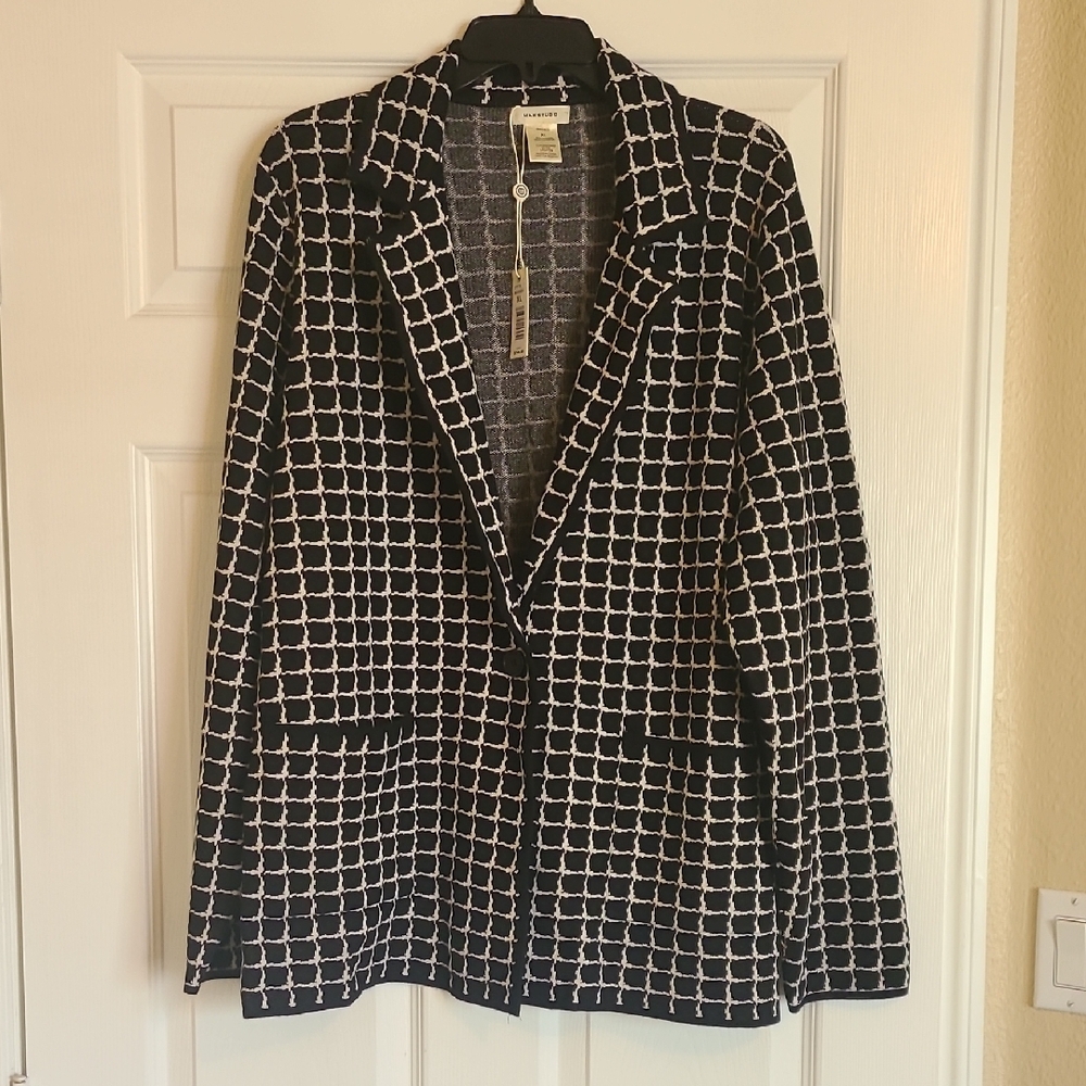 NWT Chic Black and White Women's Sweater Jacket